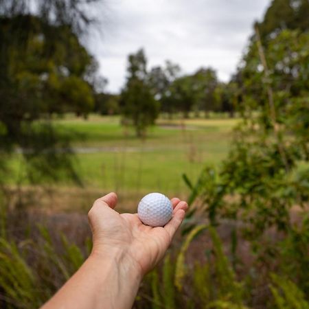 Golf Place Inn Wollongong Primbee Kültér fotó
